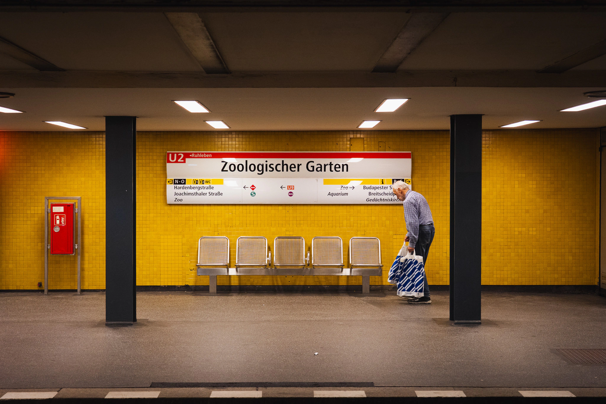 U-Bahnhof Zoologischer Garten platform detail