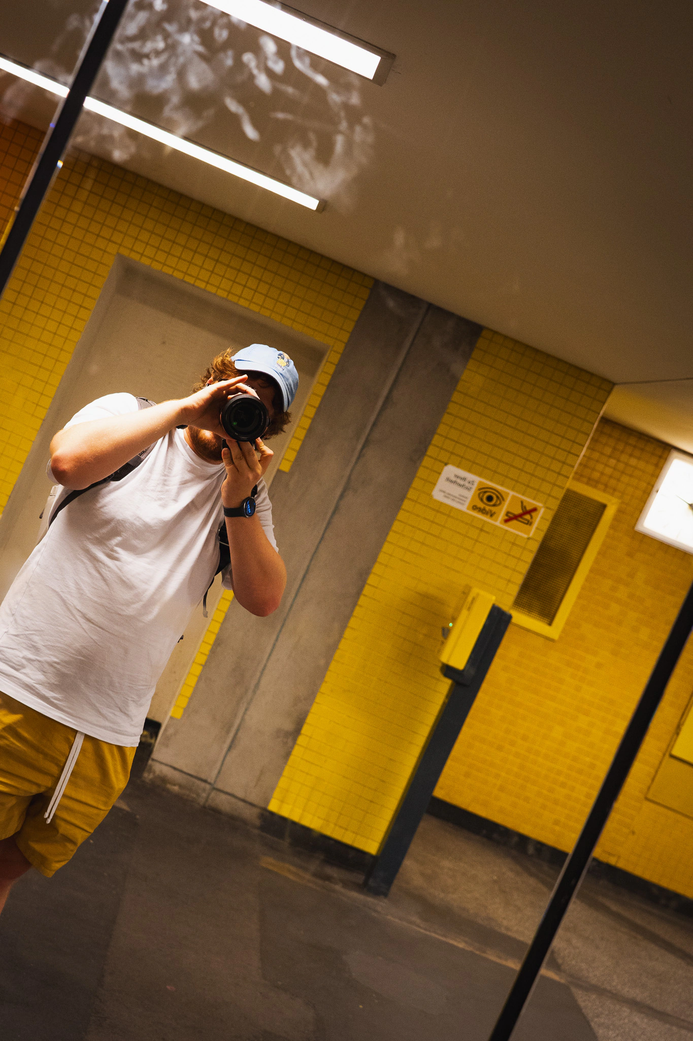 U-Bahn station scene at Zoologischer Garten